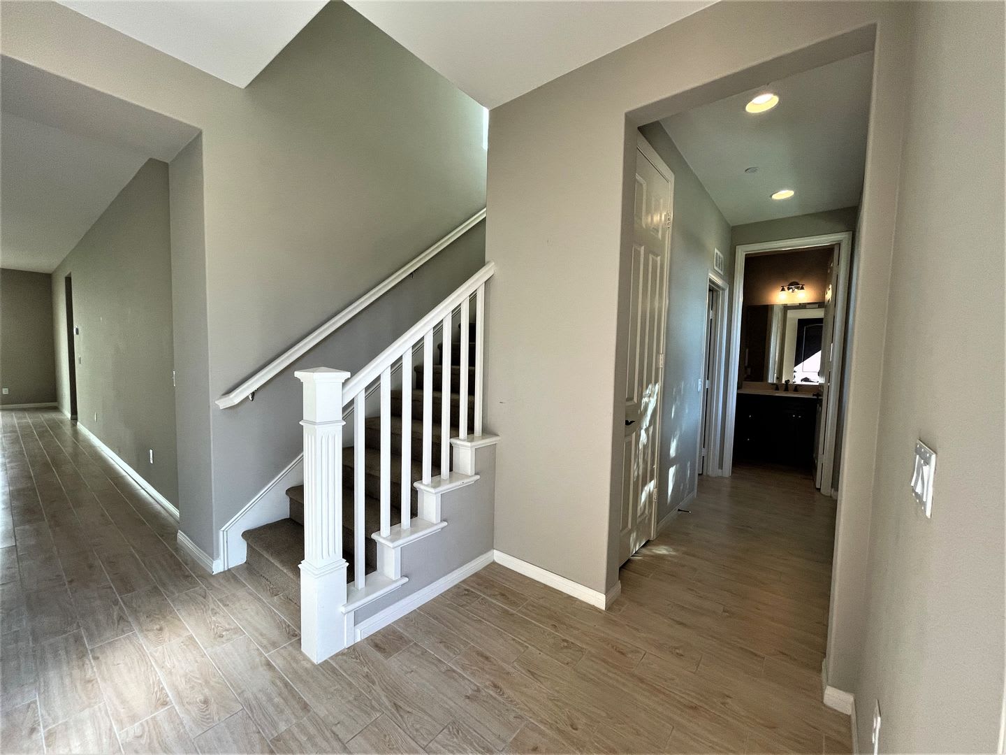 500 Off First Month Spacious 4 Bedroom 3 Bath Condo In Irvine – photo 4