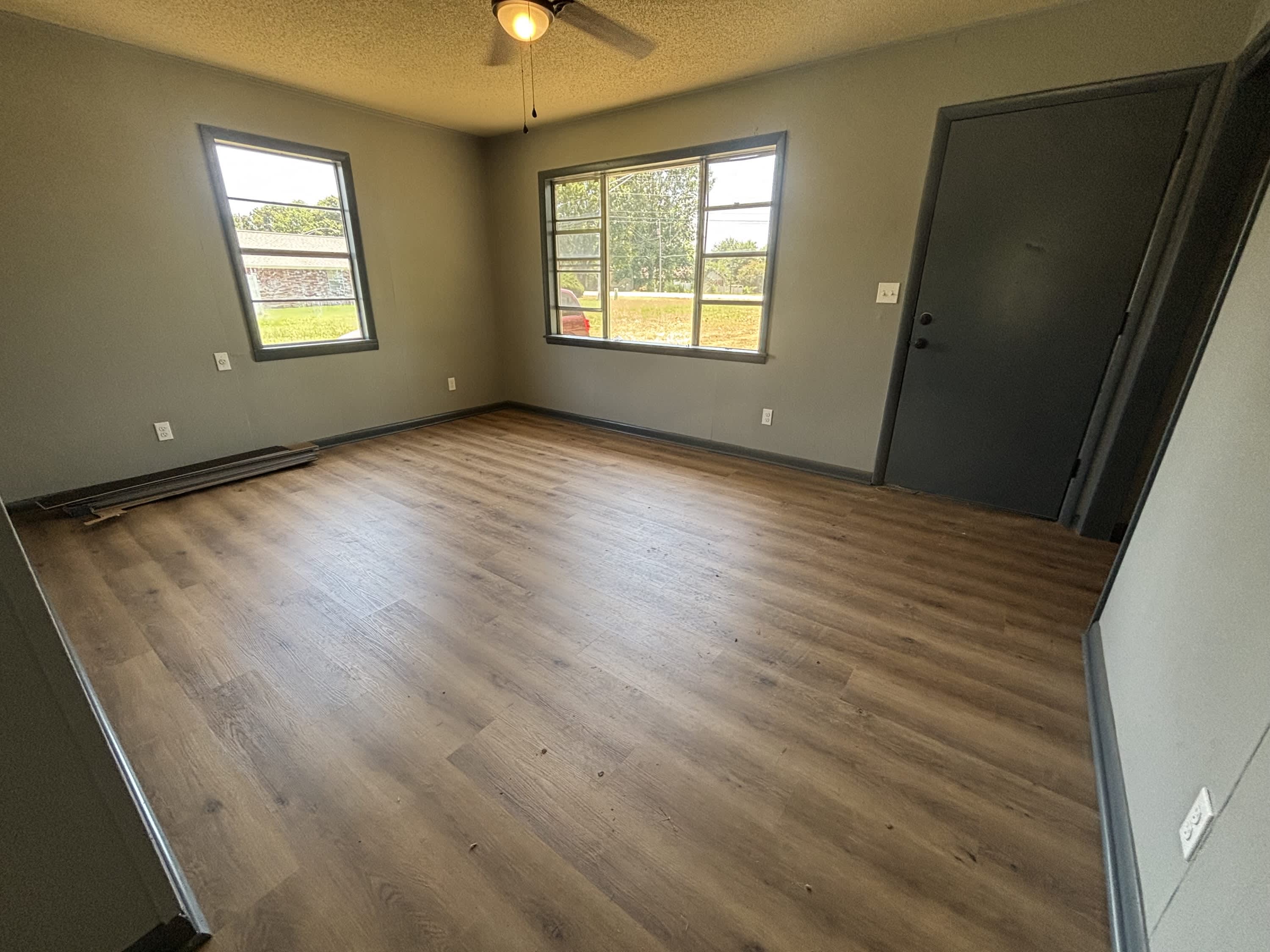 2702 W COMMERCIAL ST – photo 4