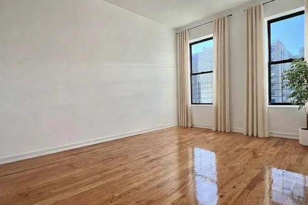 2875 Bainbridge Avenue – photo 2