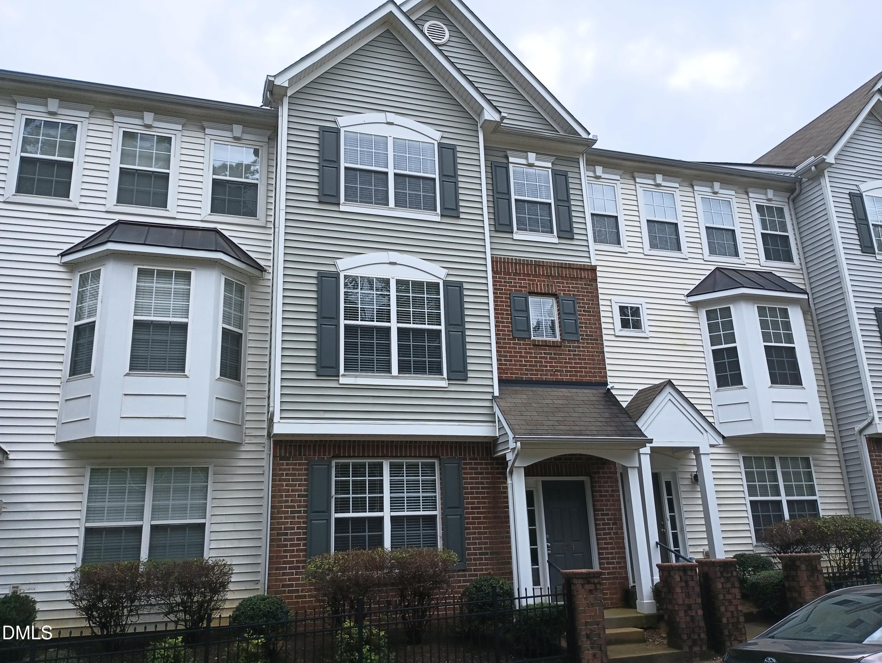 421 Madison Avenue – photo 1