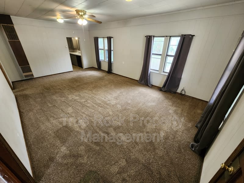 811 East 15Th Street – photo 2