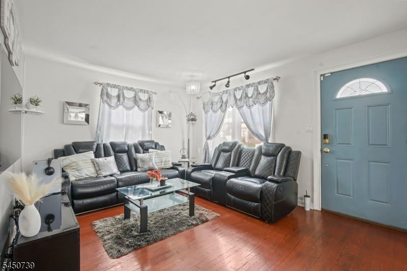 717 Sheridan Ave – photo 2