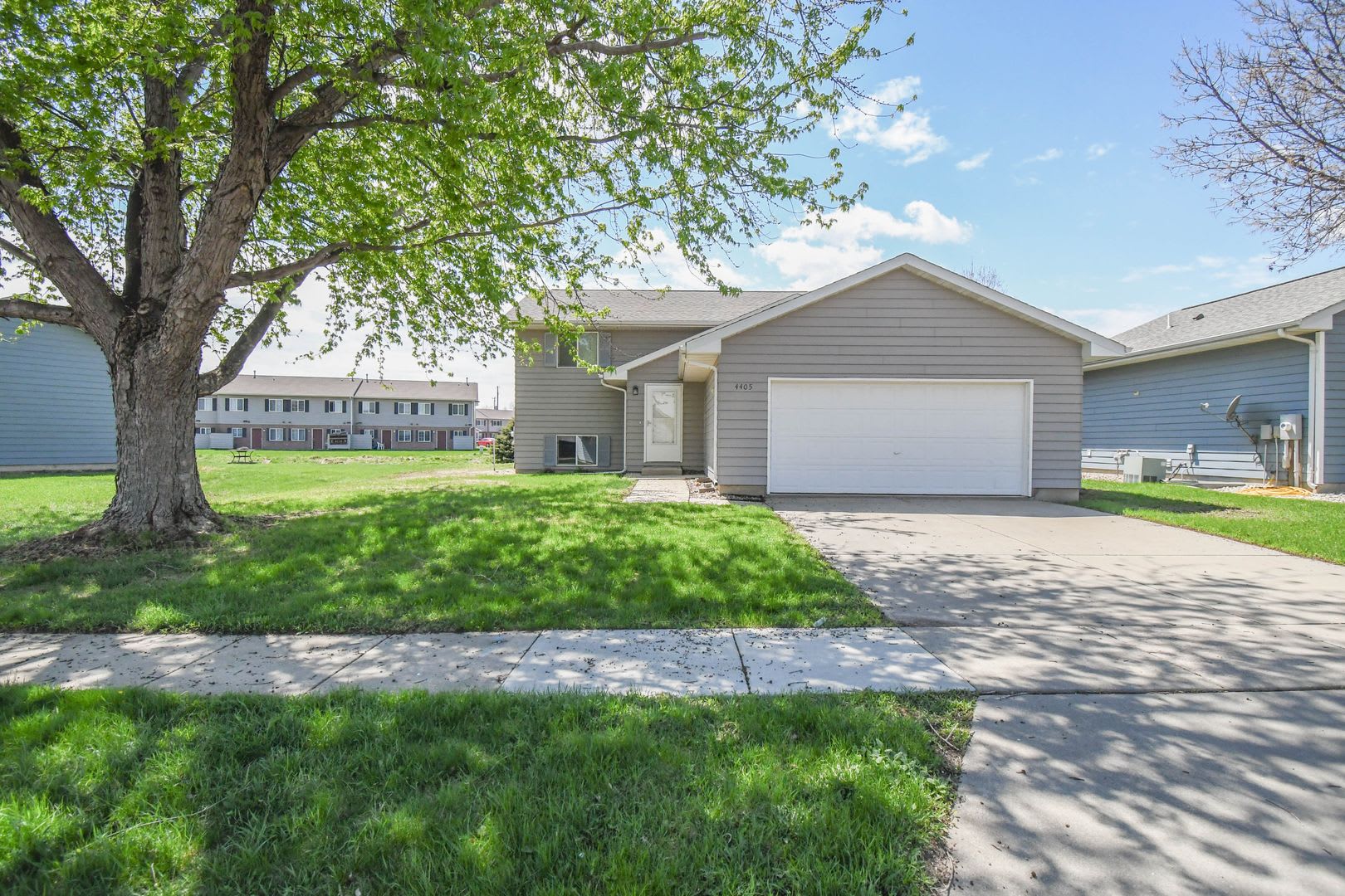 Updated 3BR Split-Level Home with Huge Deck, Fenced Yard & 2-Car Garage Near I-29! – photo 2