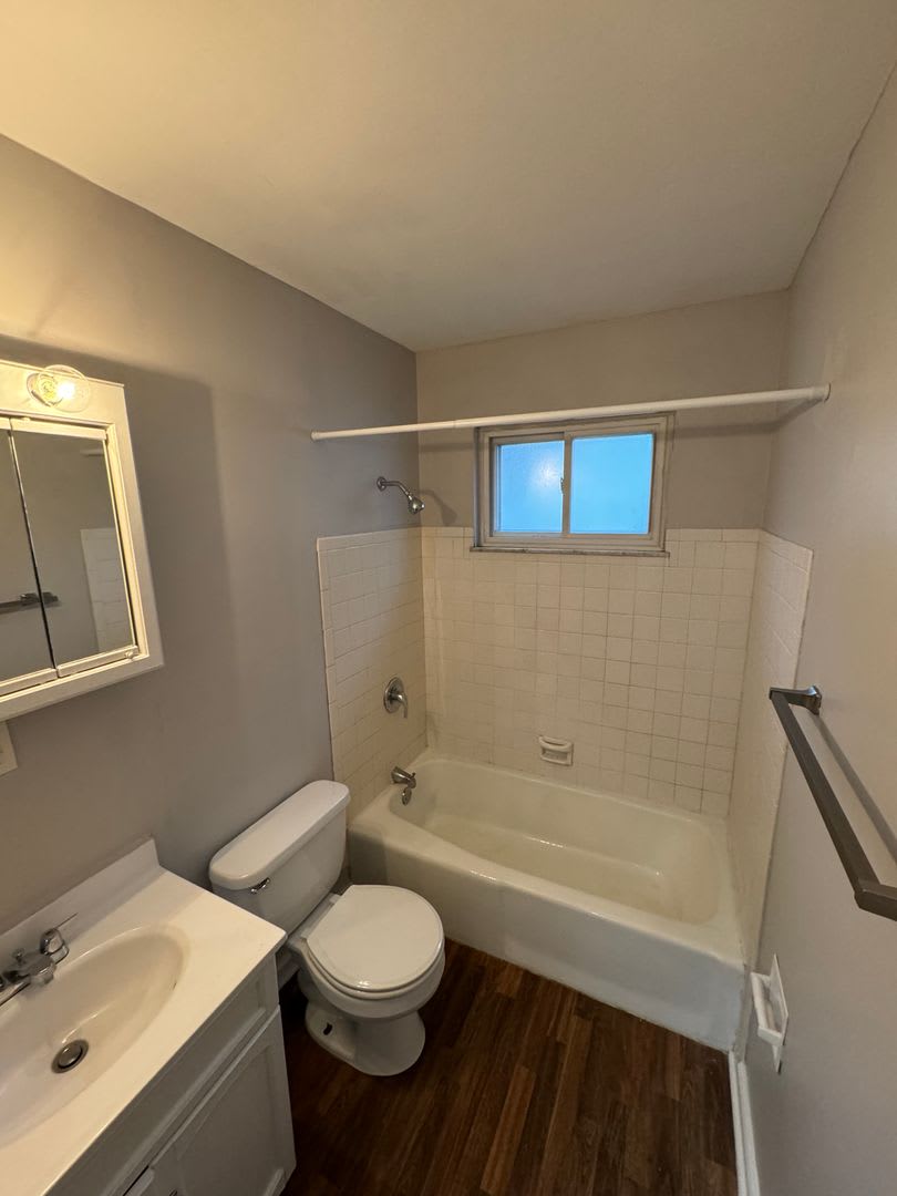 East side – photo 4