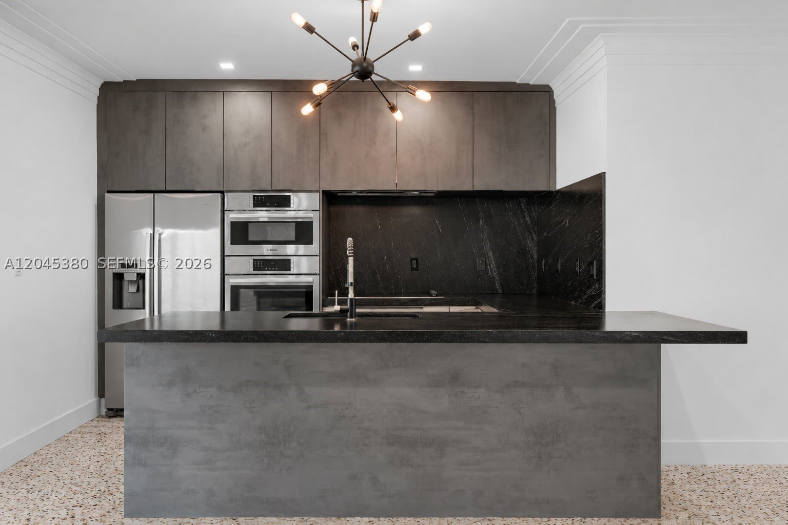 365 Fairway Dr – photo 1