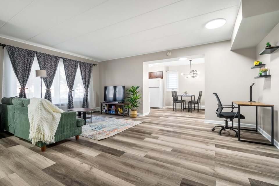816 W Saint James Street – photo 3