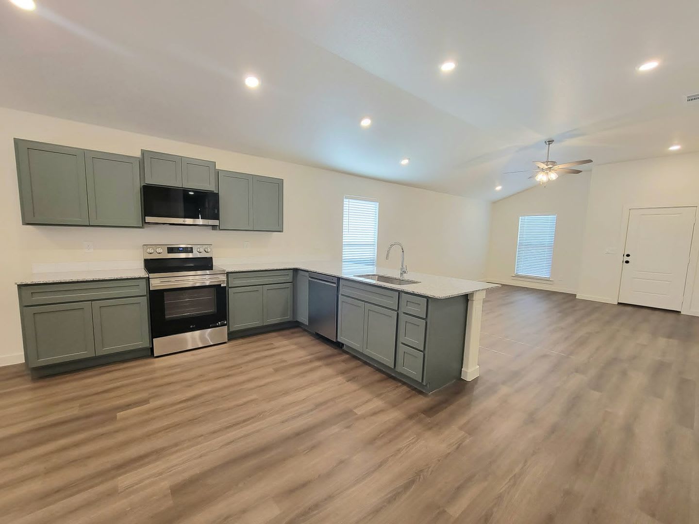 BRAND NEW 3 Bedroom 2 Bath 2 Car Garage – photo 4
