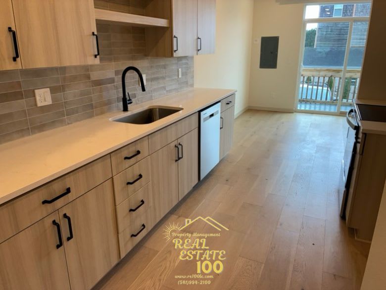 305 Southeast Port Avenue B – photo 4