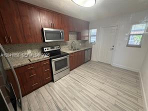 2742 Southwest 32nd Avenue – photo 5