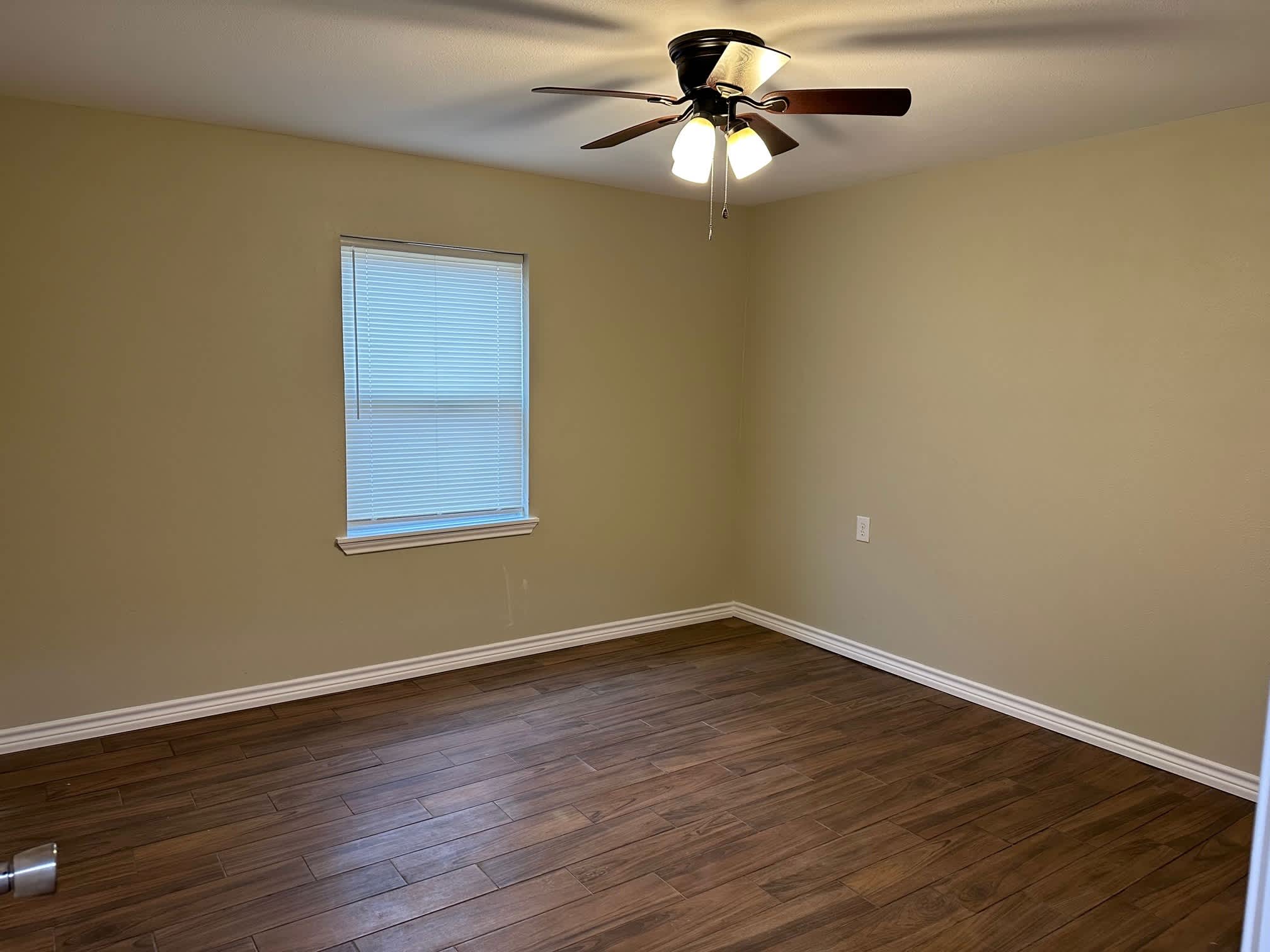 631 Live Oak Apt A – photo 5