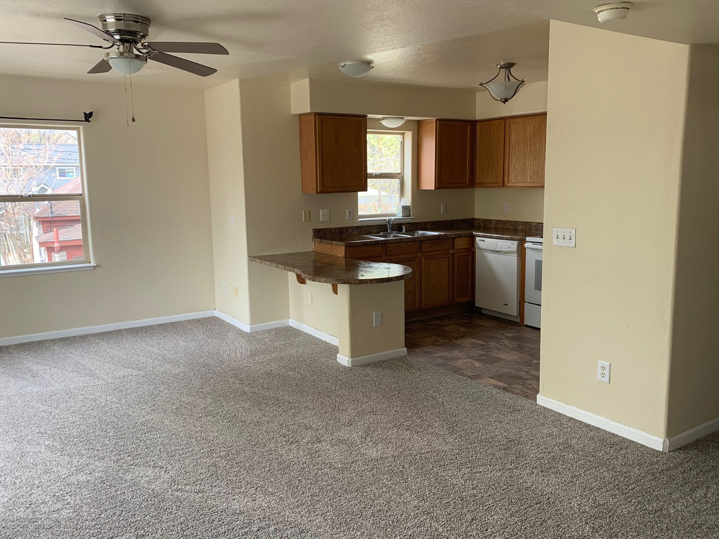 Charming Two Bedroom Apartment in the Heart of Reno – photo 3