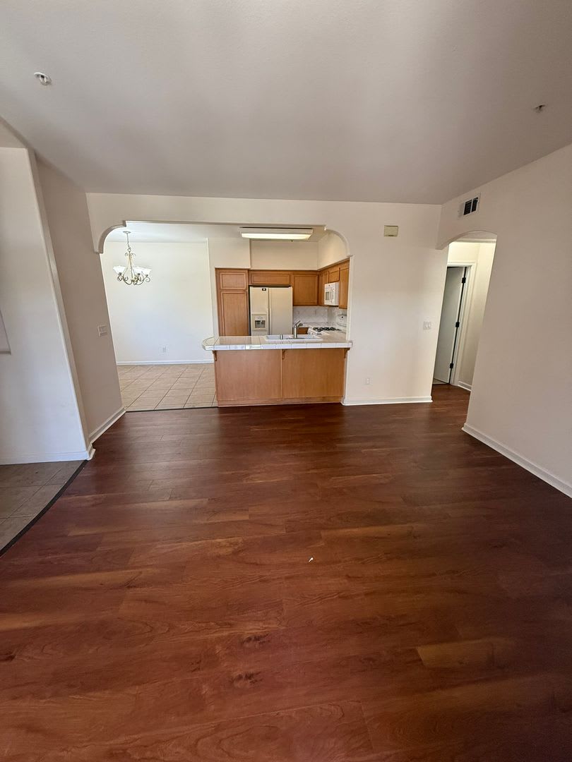 3 Bedroom Luxury Condo in Sunrise Hills – photo 3