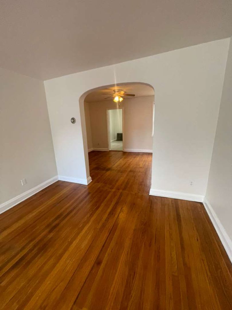 Recently Renovated Three Bed One And A Half Bath Ready For A New Tenant! – photo 2