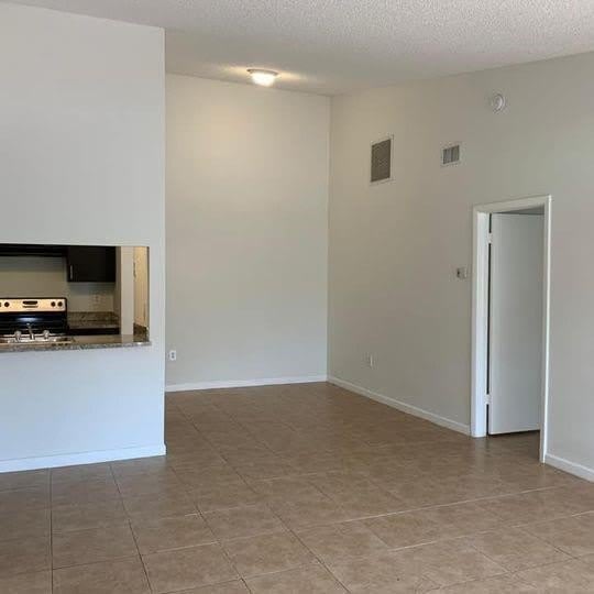 2714 N Nob Hill Road – photo 2