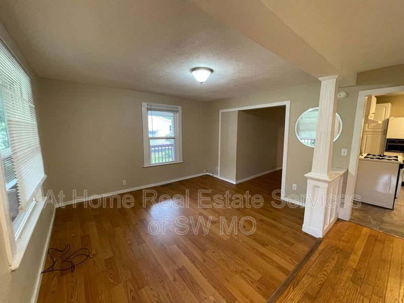 1440 E Mcdaniel – photo 2