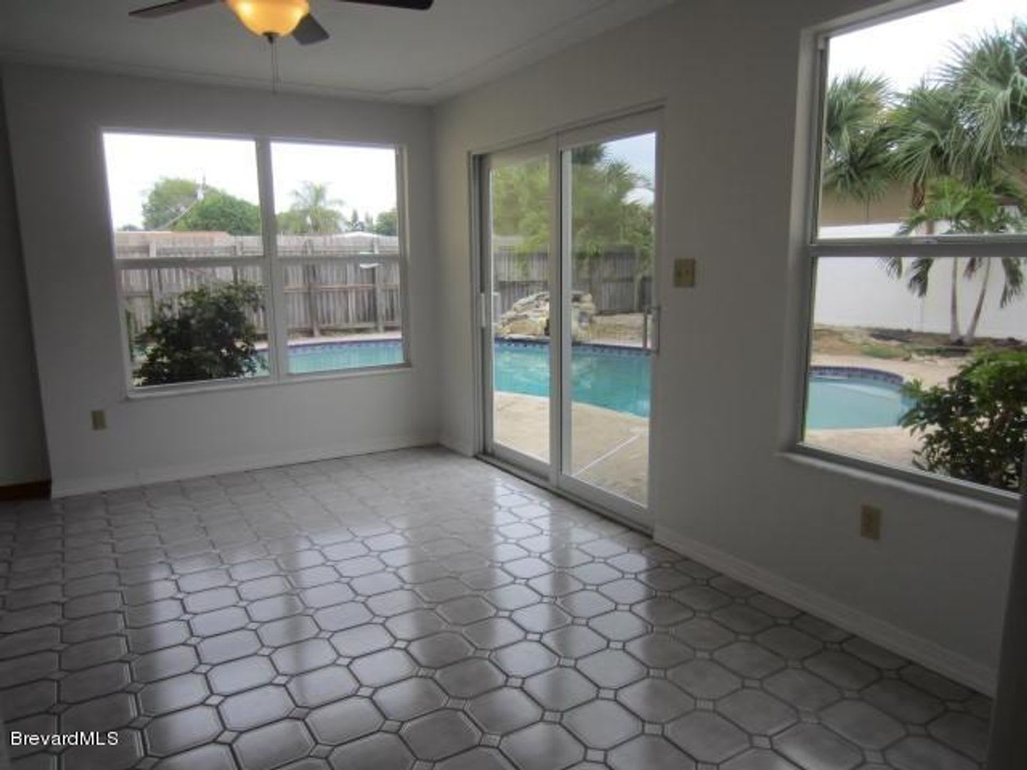 Pool Home – photo 4