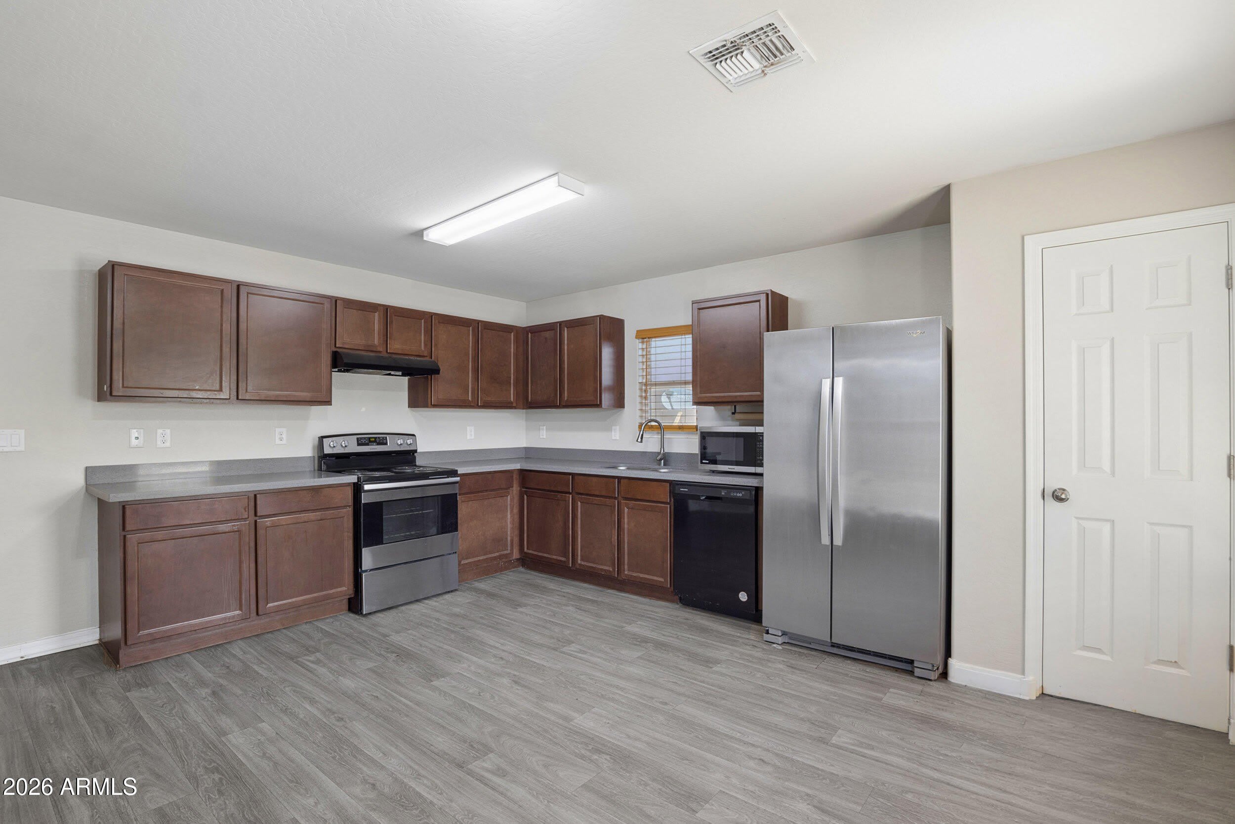 1748 N LOGAN Lane – photo 5