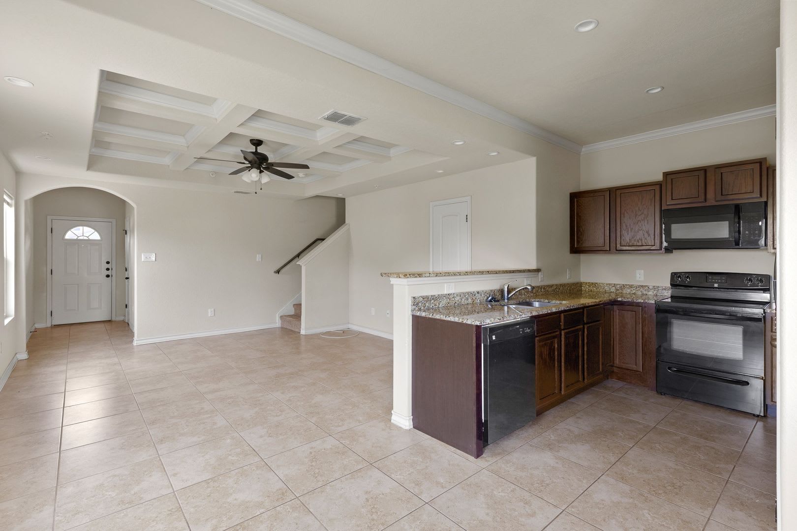 Beautiful 3 bedroom townhome located in Northeast San Antonio! – photo 4