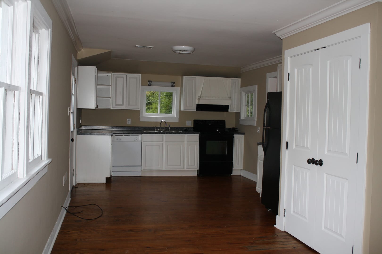 Andersonville 37705 3 Bedroom 1 Bath Home With A Wrap Around Porch Hardwood Floors – photo 3