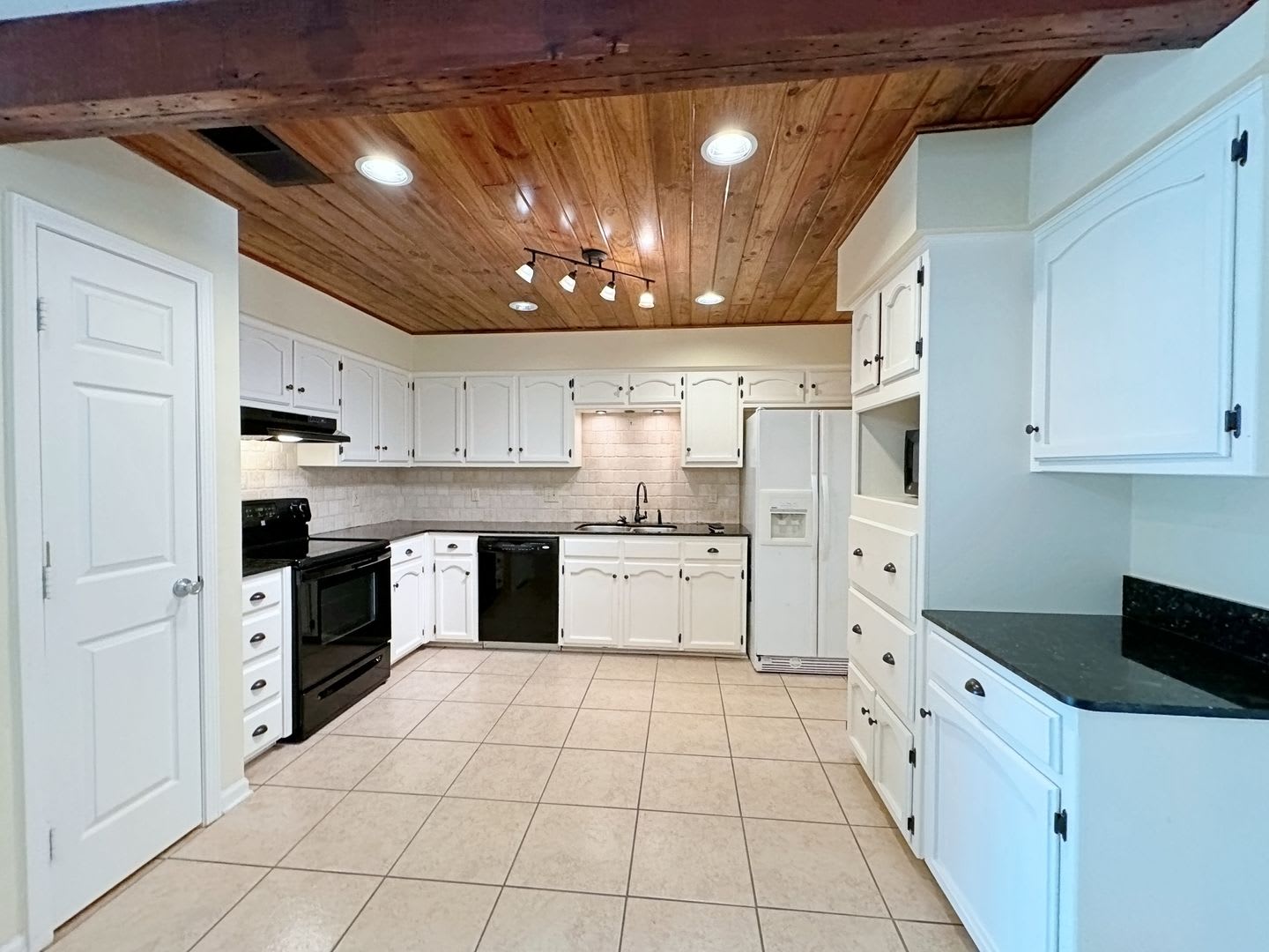 Custom Remodeled Townhome Off Jefferson Hwy – photo 1