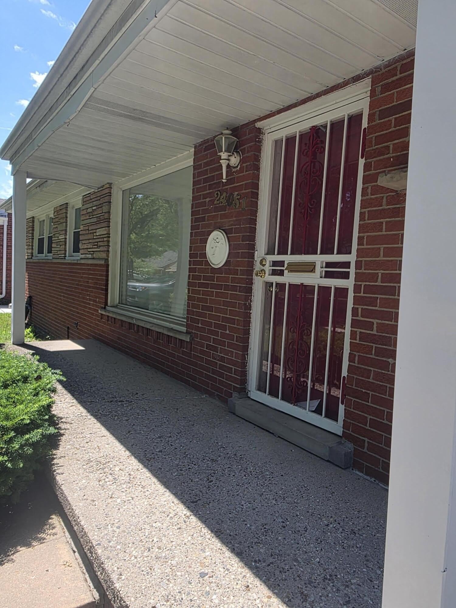 24051 Geneva Street – photo 5