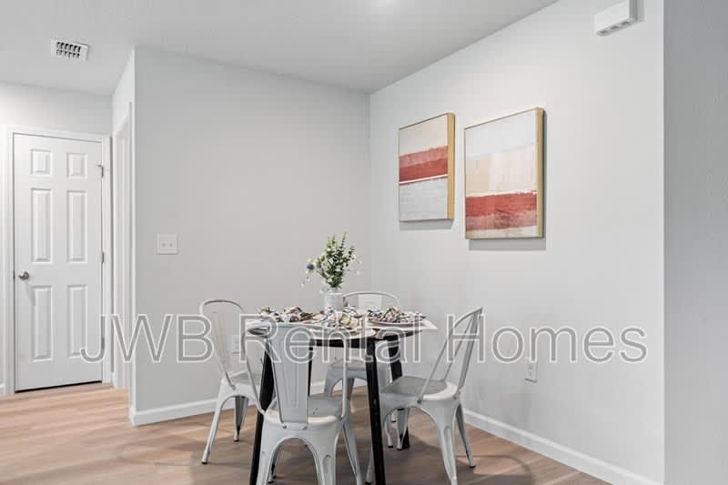926 Kenmore St – photo 4