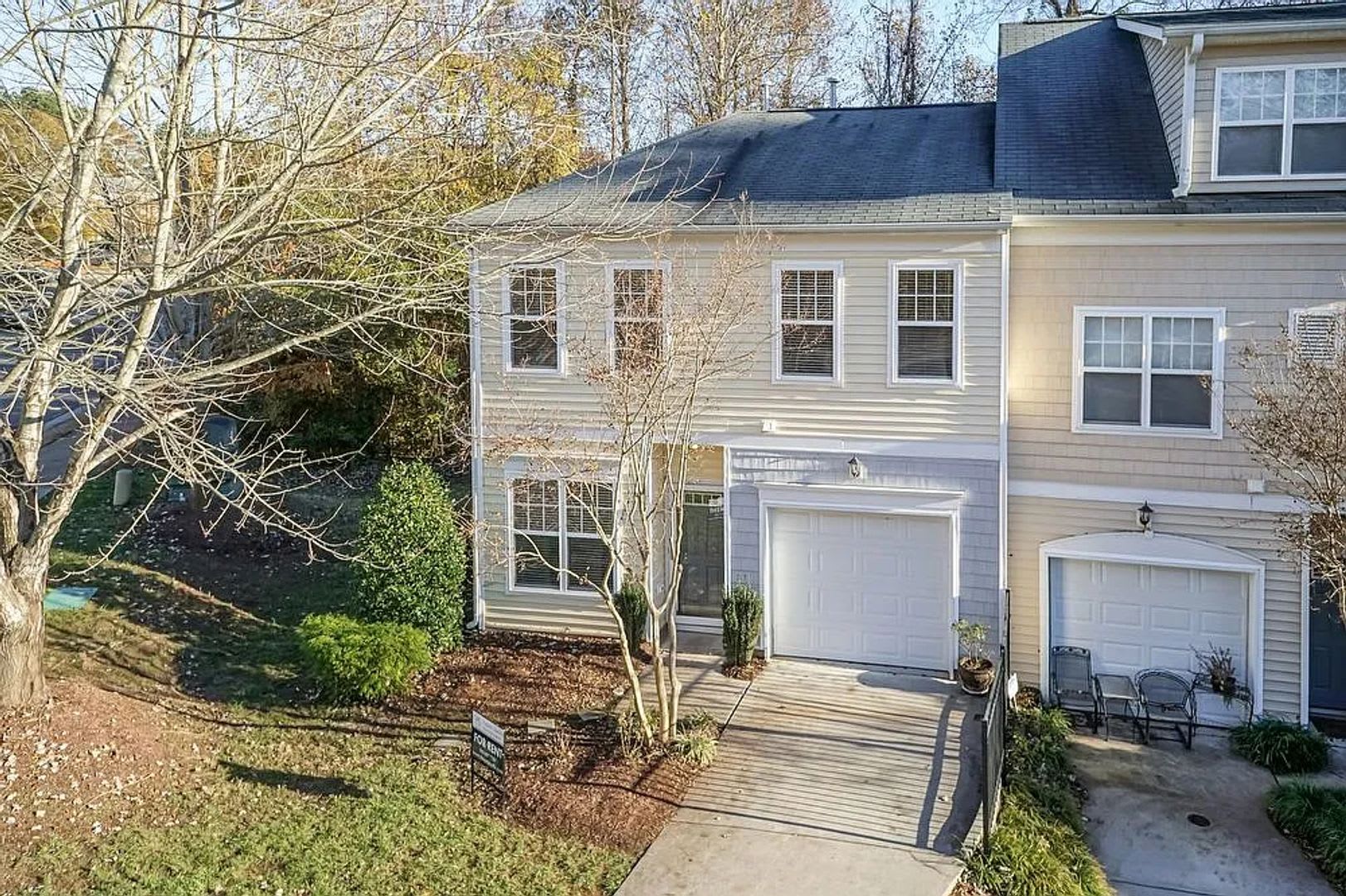 3 Bedroom Townhome With Garage Walk To Downtown Wake Forest – photo 2