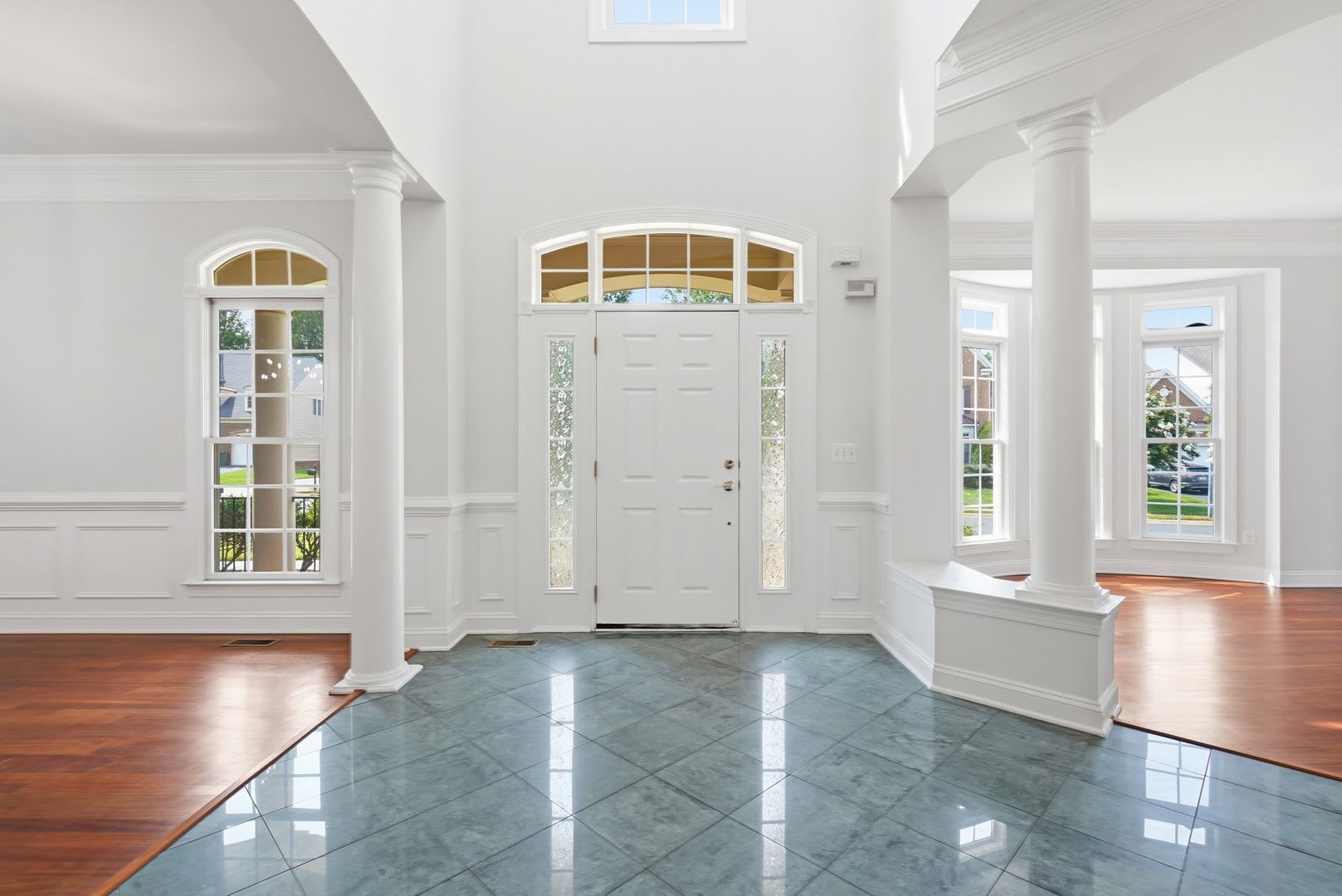 This impressive home combines elegance, comfort, and everyday convenience. – photo 5