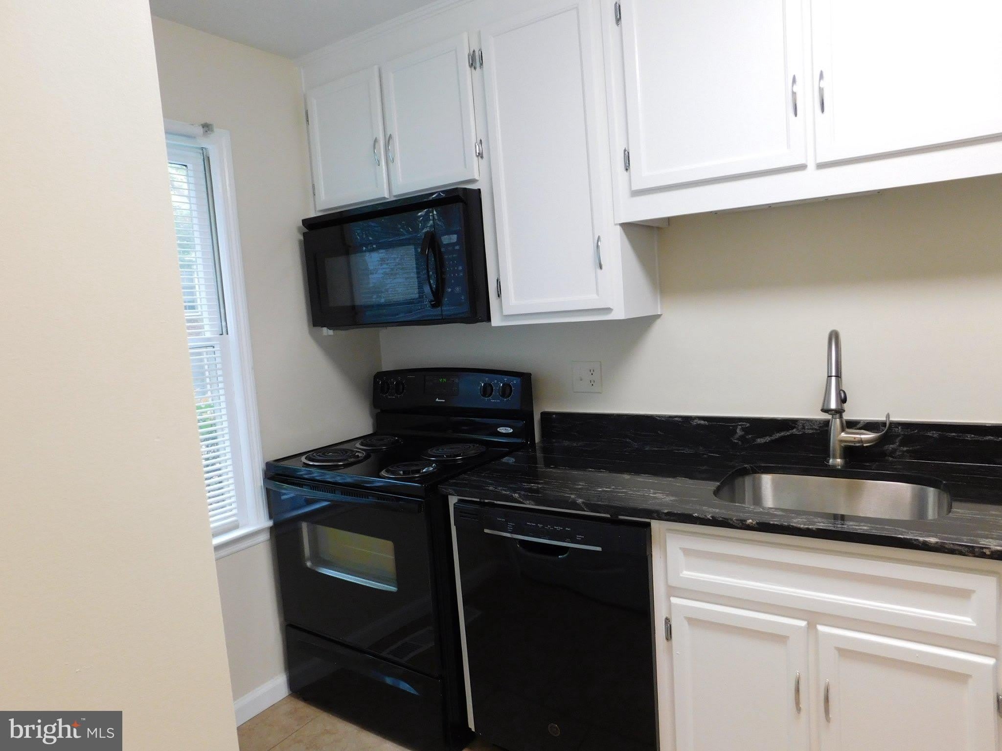 1170 N VERMONT Street – photo 4
