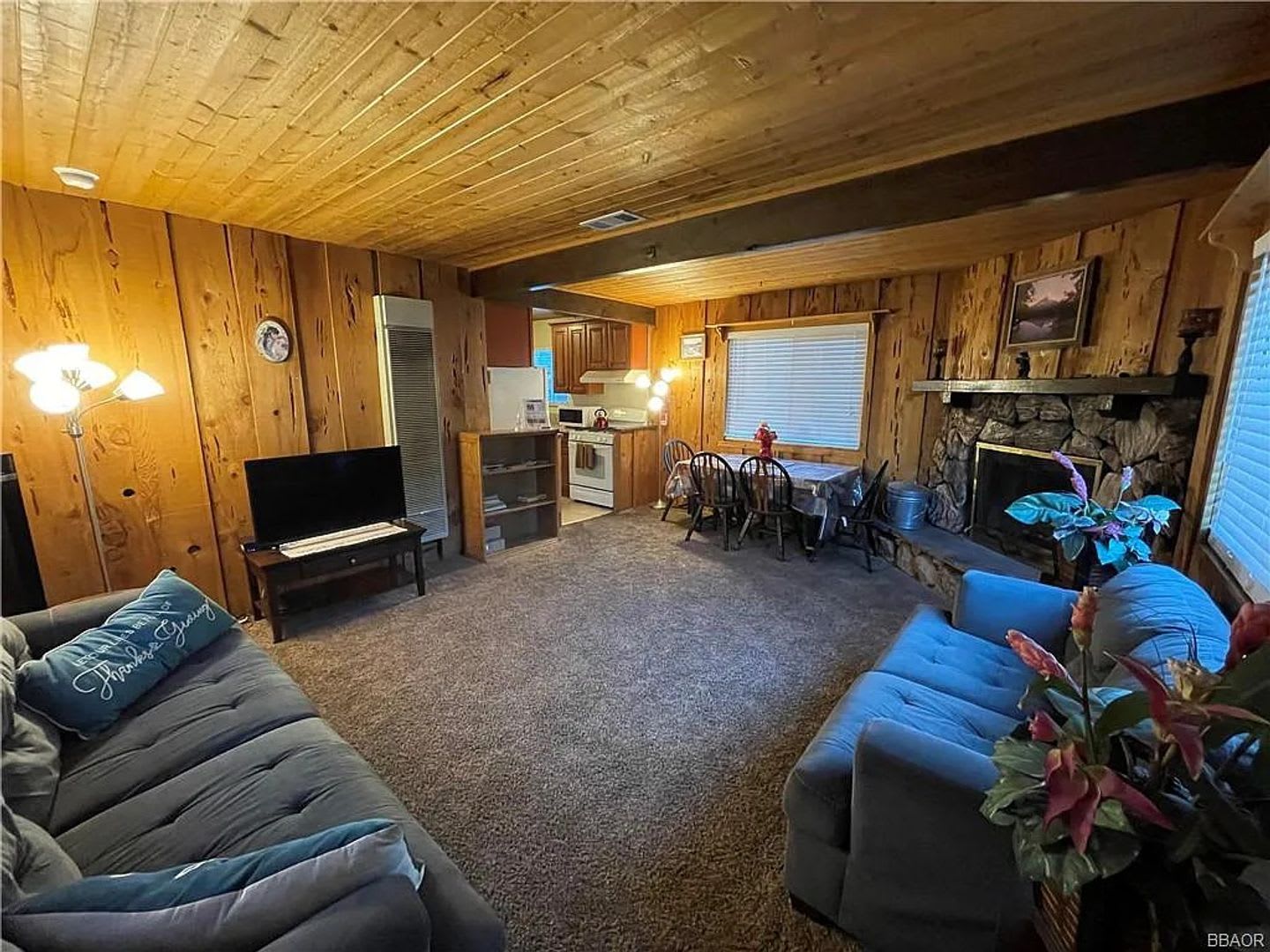 Warm & Cozy Single-Story Home in Big Bear City – photo 3