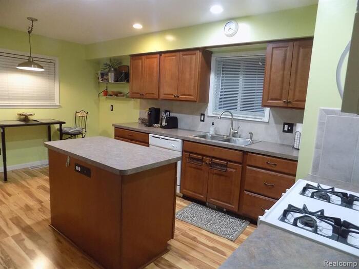475 Conway Street – photo 5