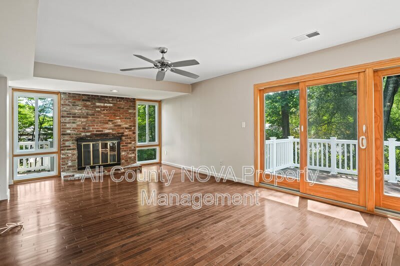 6428 Earlham Dr – photo 2