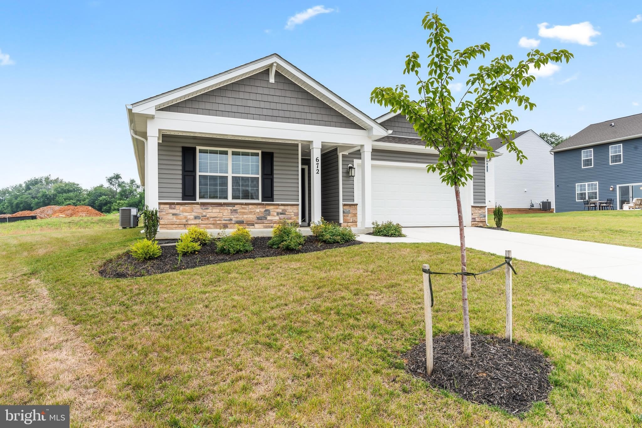 672 ARMSTRONG Avenue – photo 2