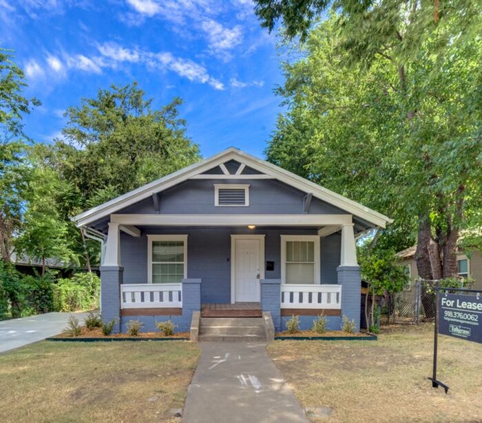 2607 East 10th Street – photo 2