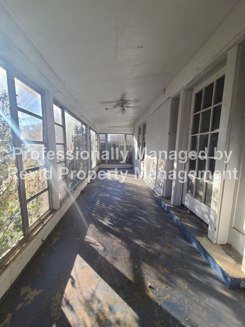2 Bedroom Home Near U Of M – photo 3