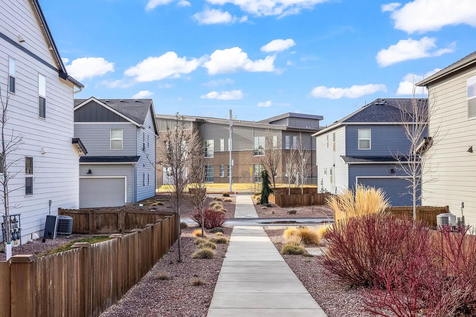 2 Story Townhouse with Central AC – photo 2
