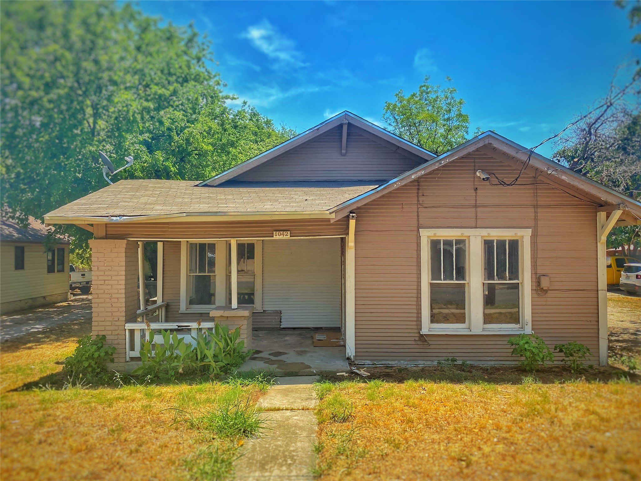 1042 W Tarleton – photo 1
