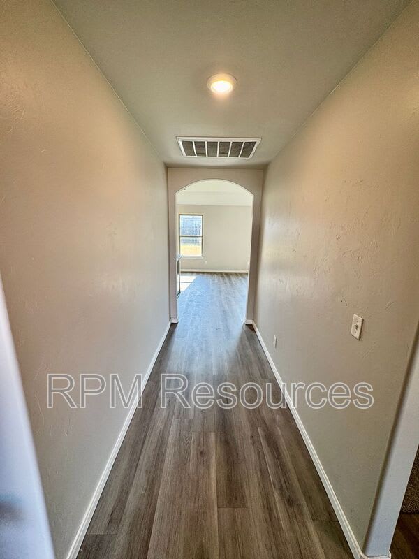 1609 Burgundy Dr – photo 5