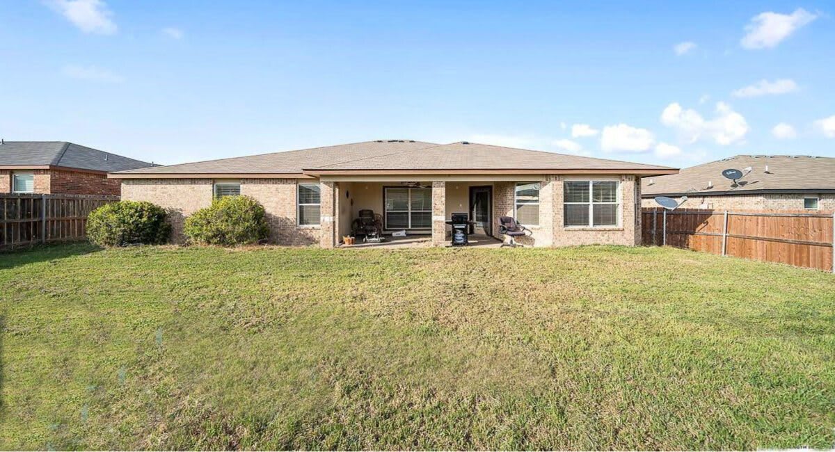 4400 Lloyd Drive – photo 2
