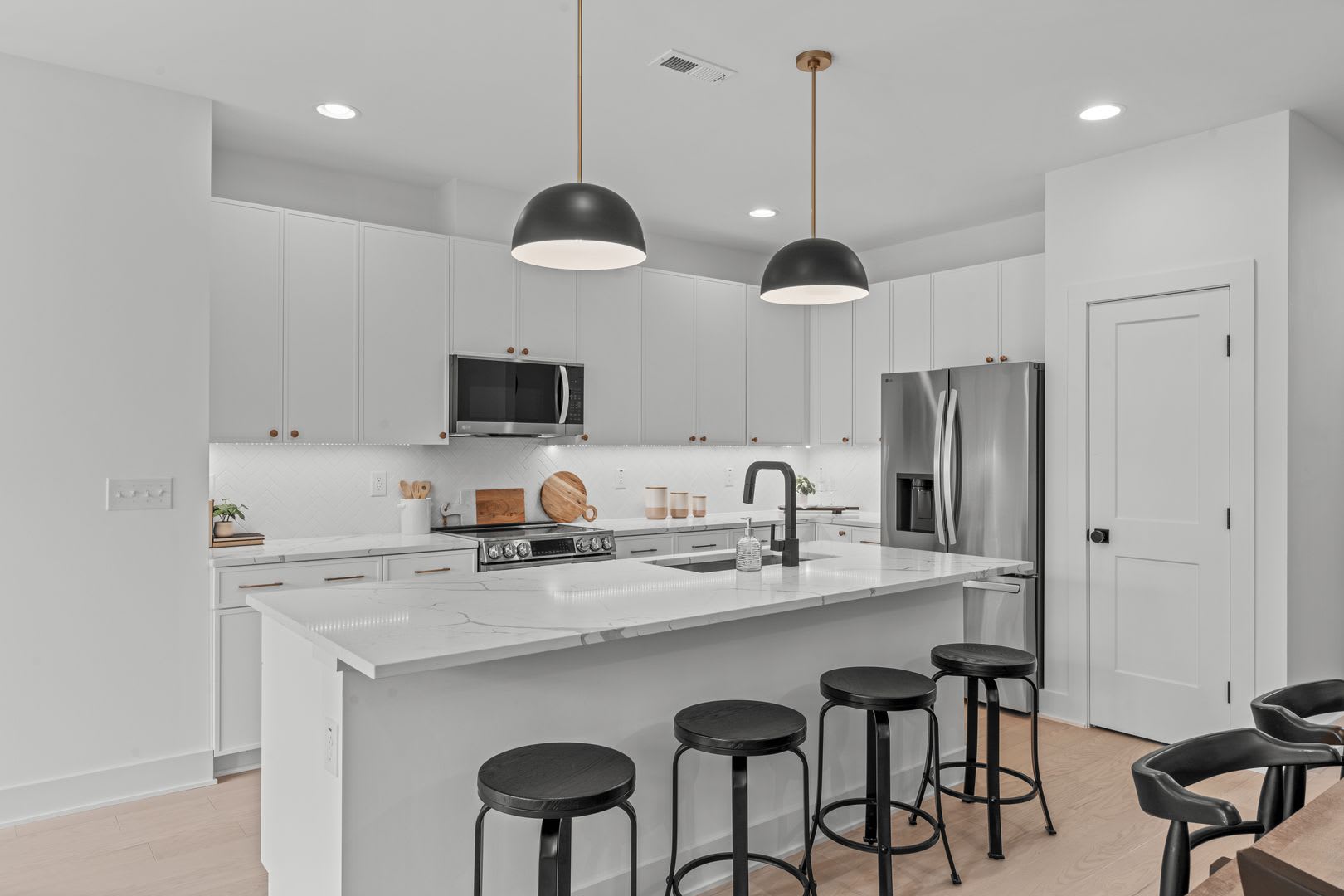 Offering Refundable Application Fees Luxurious New Construction End Unit 4Bd 4Ba Downtown Raleigh Townhome With Rooftop Terrace – photo 4