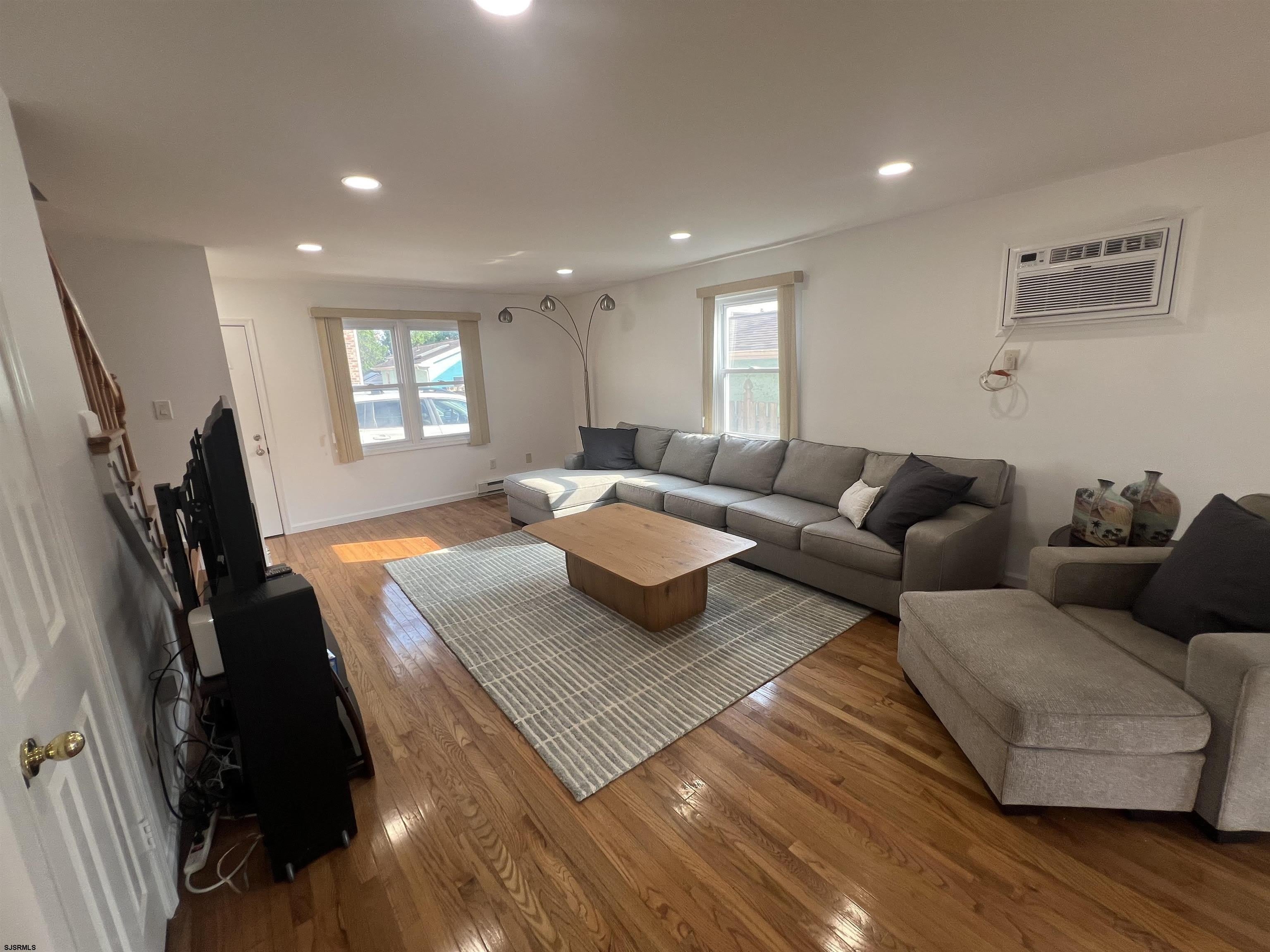 9709 Monmouth Ave – photo 4