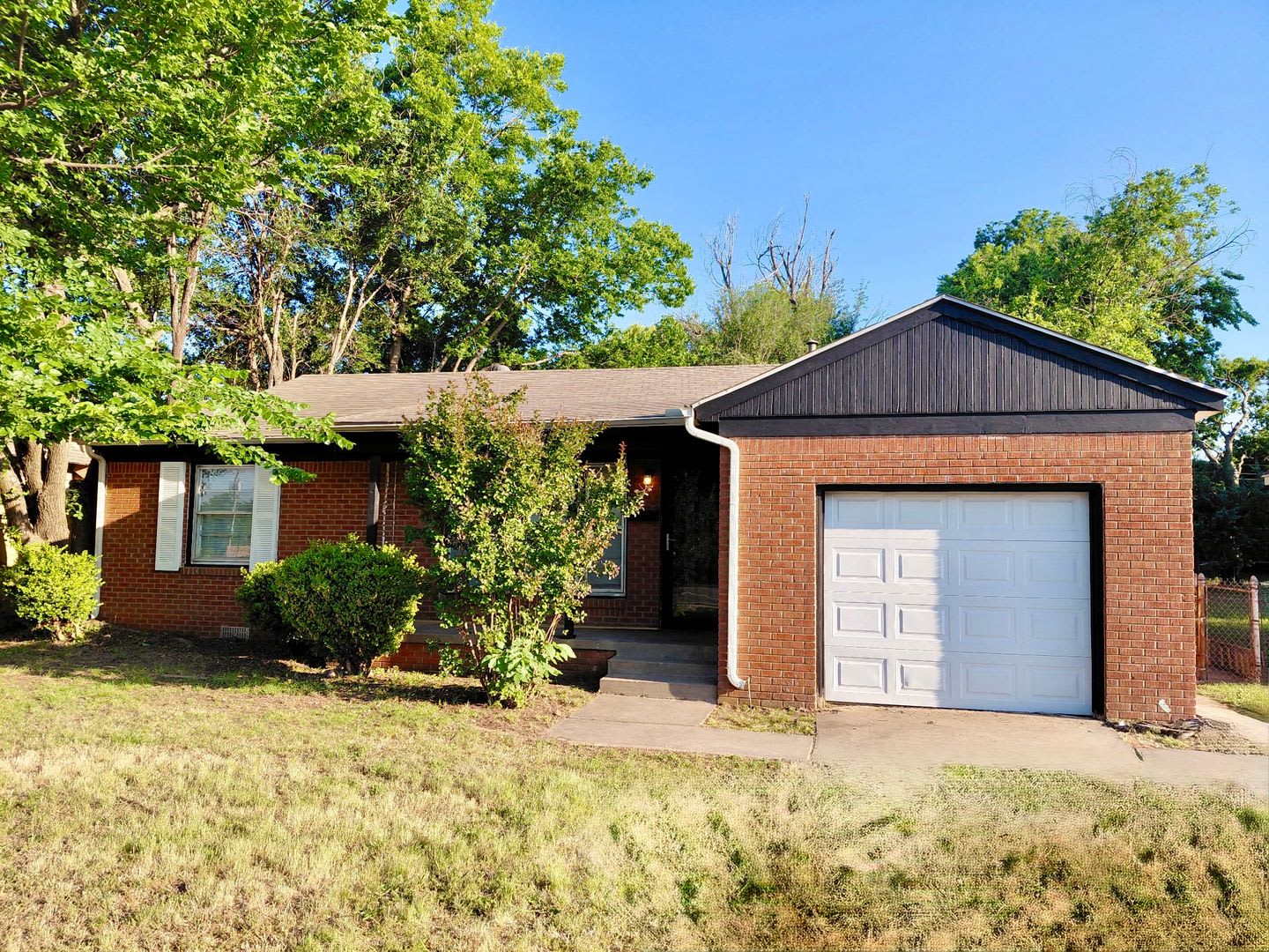 Two bedroom bungalow in The Village – photo 1