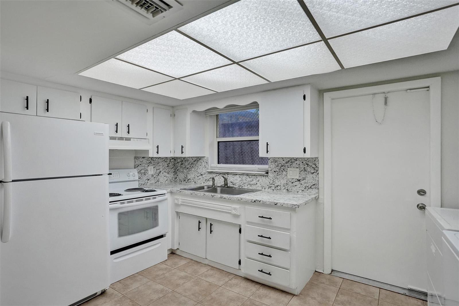 4240 Nw 21st Ave – photo 2