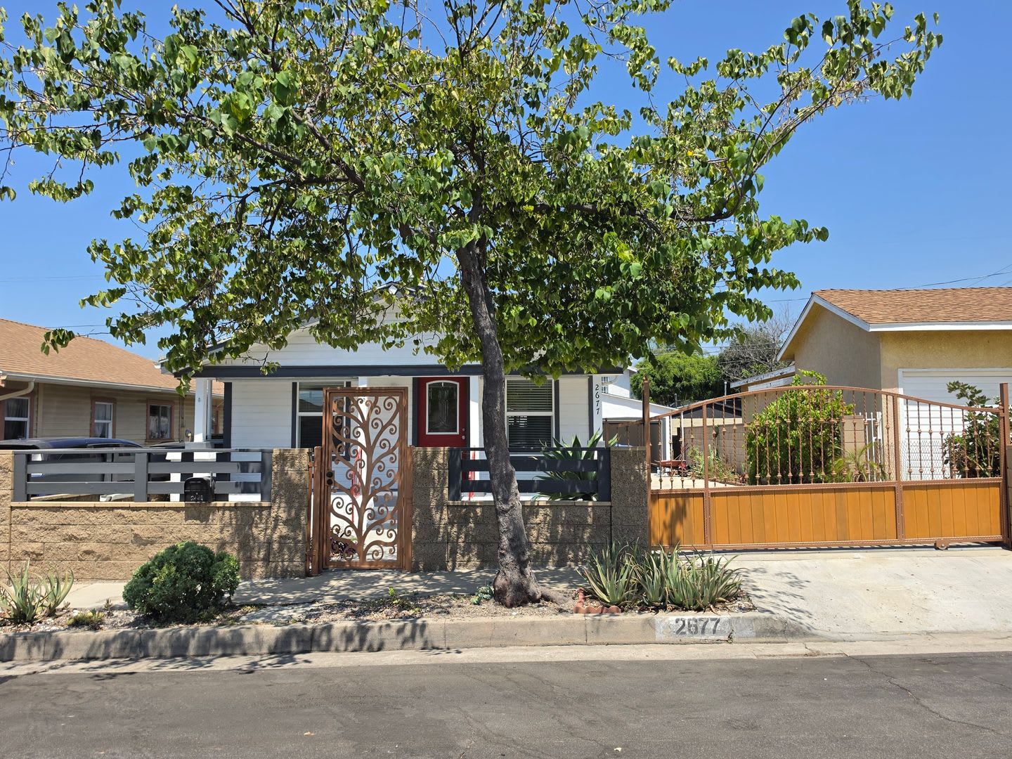 Charming Remodeled 2 Bed 2 Bath Craftsman Home In Cypress Park Garage Open Floor Plan Modern Upgrades Small Pets Welcome – photo 4