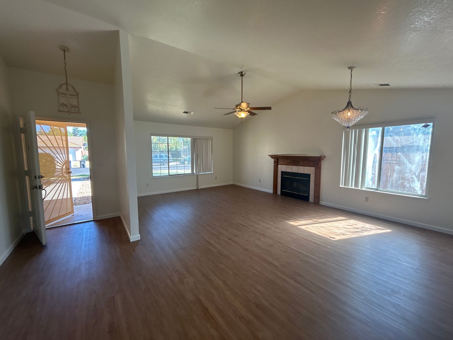 1589 Joett Drive – photo 3