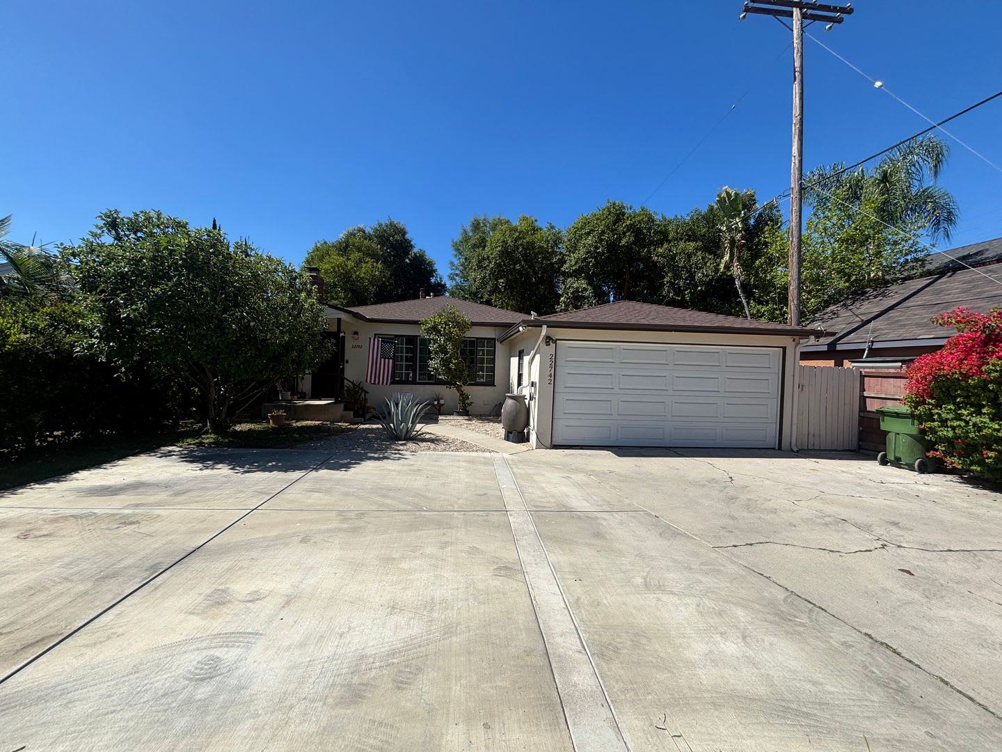 Beautiful Single-Story 4-Bedroom Home with RV Parking in Woodland Hills! – photo 2