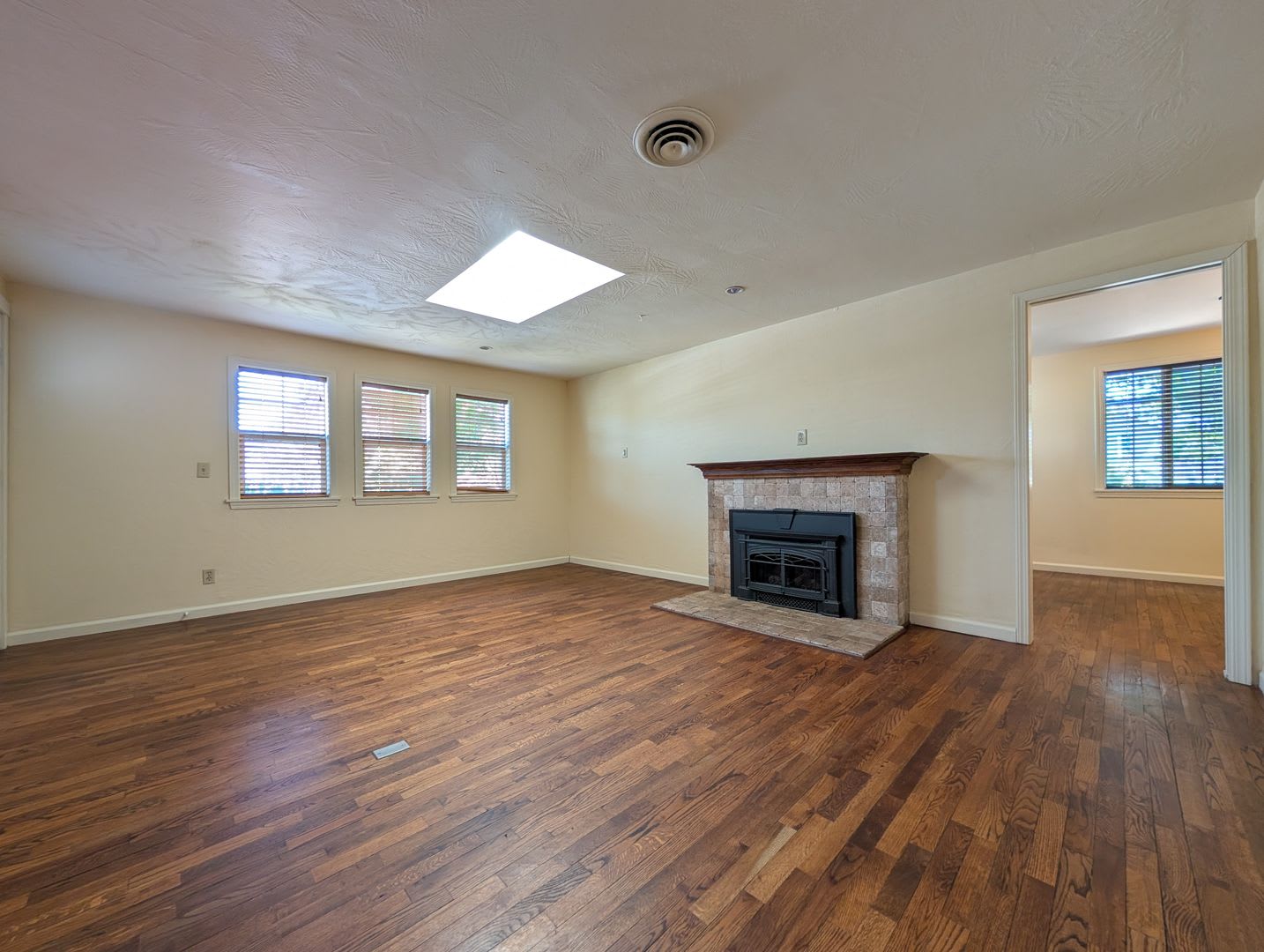 Great 3 Bedroom 1 Bathroom – photo 5