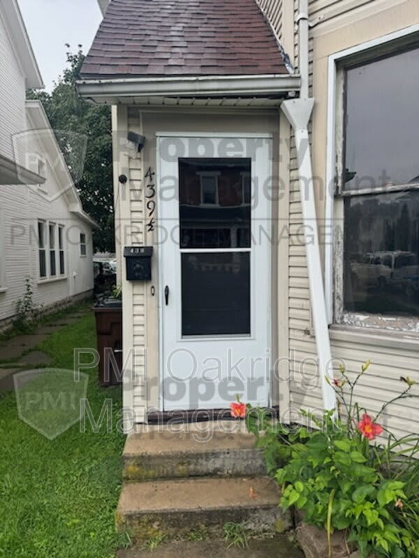 439 1/2 Adams St – photo 1