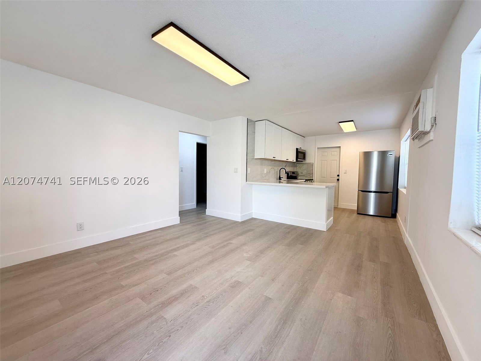 910 SW 2nd Ave – photo 4