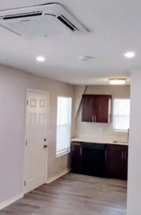 701 E Hanlon St – photo 4